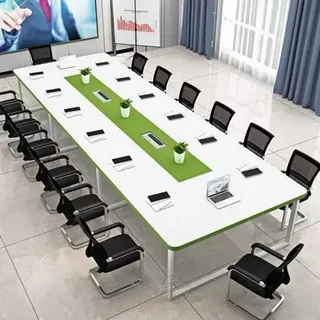 Блокноты для деловых совещаний на конференц-столе